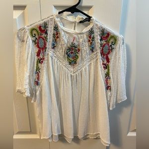 Zara embroidered white top. Size XS. Lightly used!